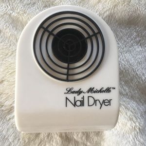 Nail dryer